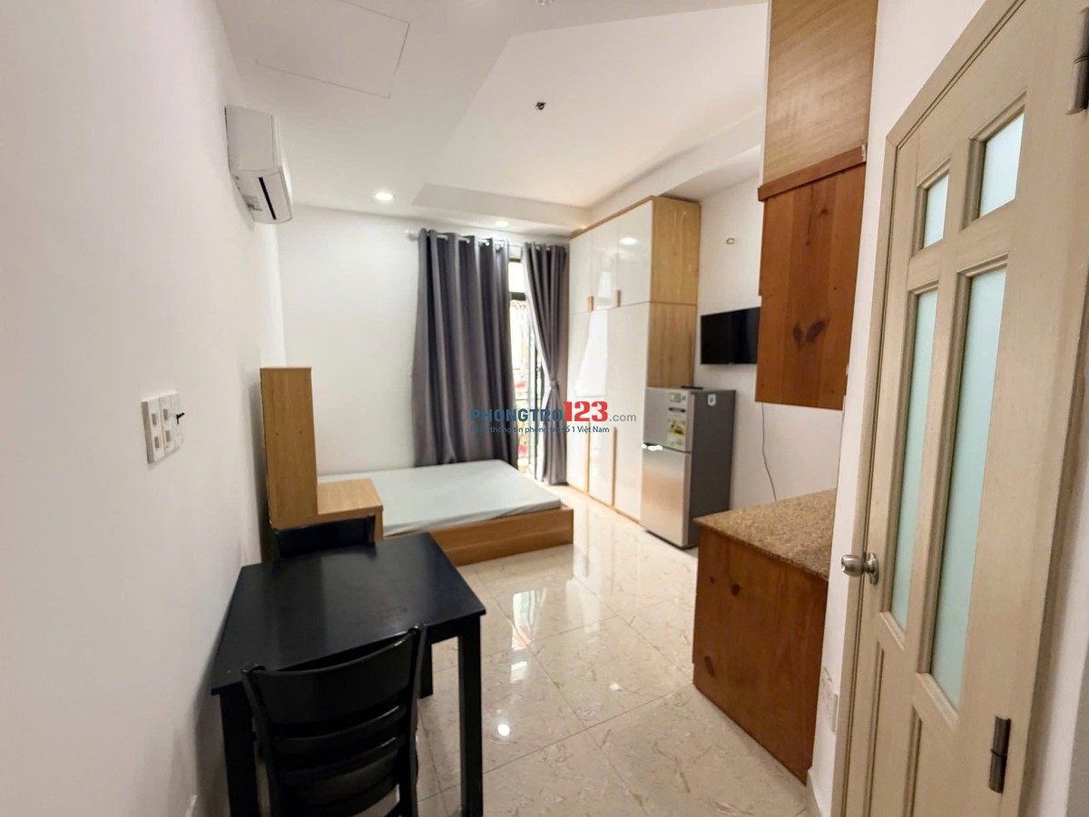 Cho thuê căn hộ ban công lớn, thang máy, full NT – Lê Văn Duyệt, Bình Thạnh sát Chợ Bà Chiểu & Q1