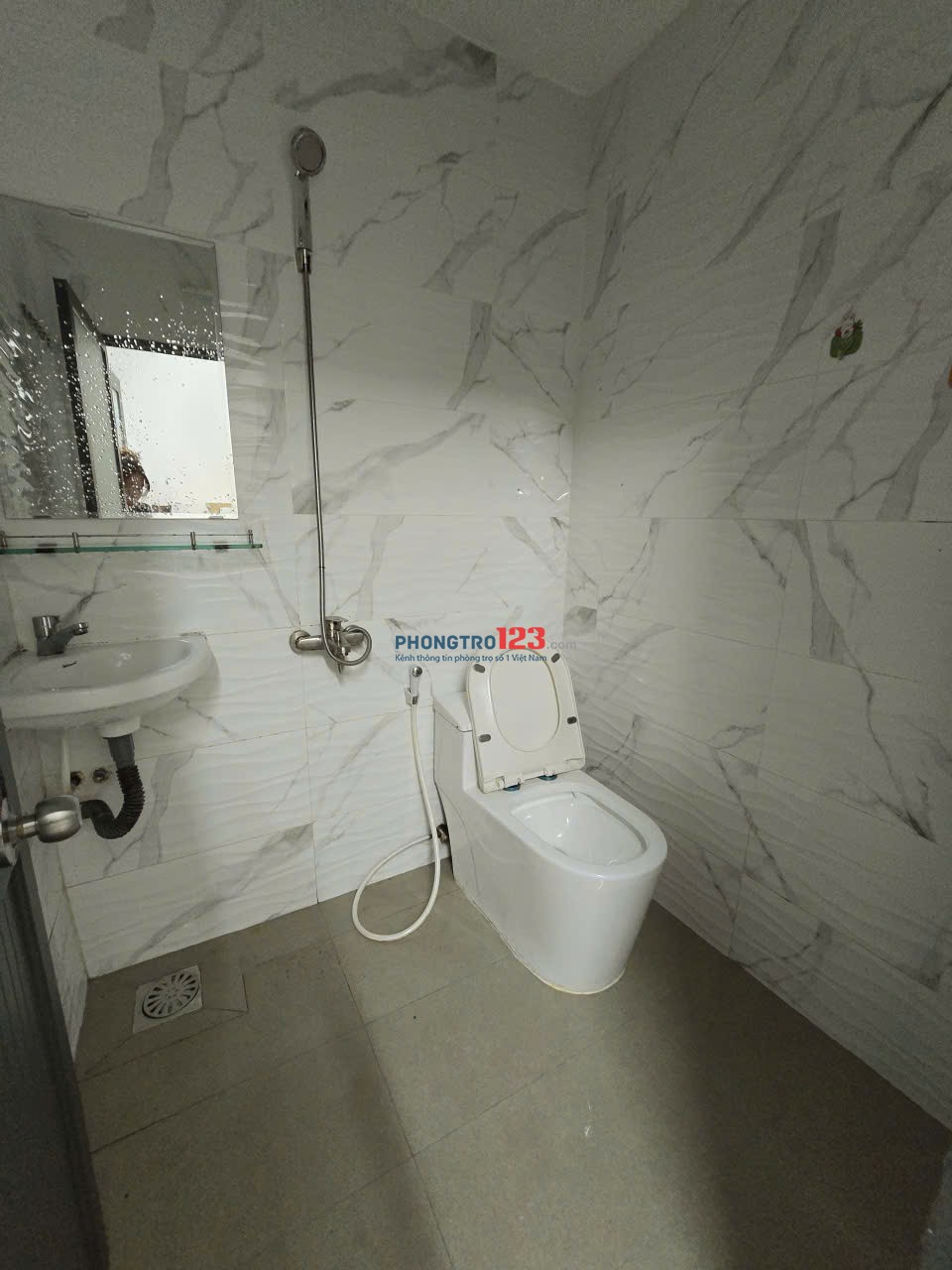 Phòng trọ có nội thất máy lạnh nệm quận 12