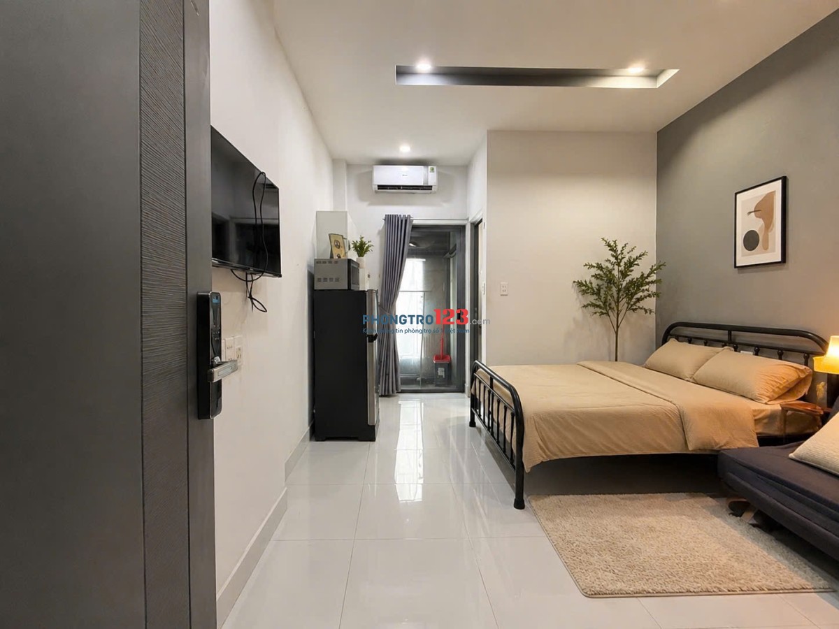 CĂN HỘ BAN CÔNG, FULL NỘI THẤT, SÁT QUẬN 1,3