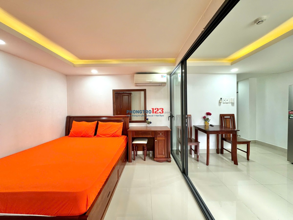 PHÒNG BAN CÔNG 35m2 FULL NỘI THẤT HOÀNG SA Q3 gần CHỢ PHẠM VĂN HAI