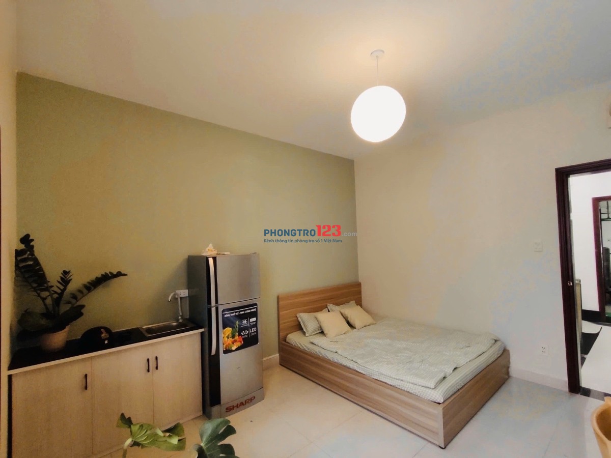 Cho thuê căn hộ Bình Thạnh cửa sổ, ánh sáng tự nhiên gần Bùi Đình Tuý, Ung Văn Khiêm, Điện Biên Phủ
