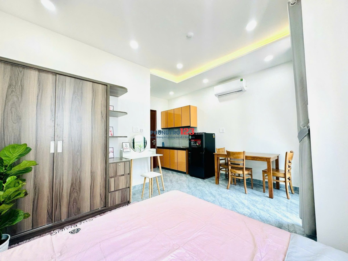 Cho thuê phòng ban công, cửa sổ trời thoáng, máy giặt riêng – Bình Thạnh gần UTH, FTU2, UEF & Q1