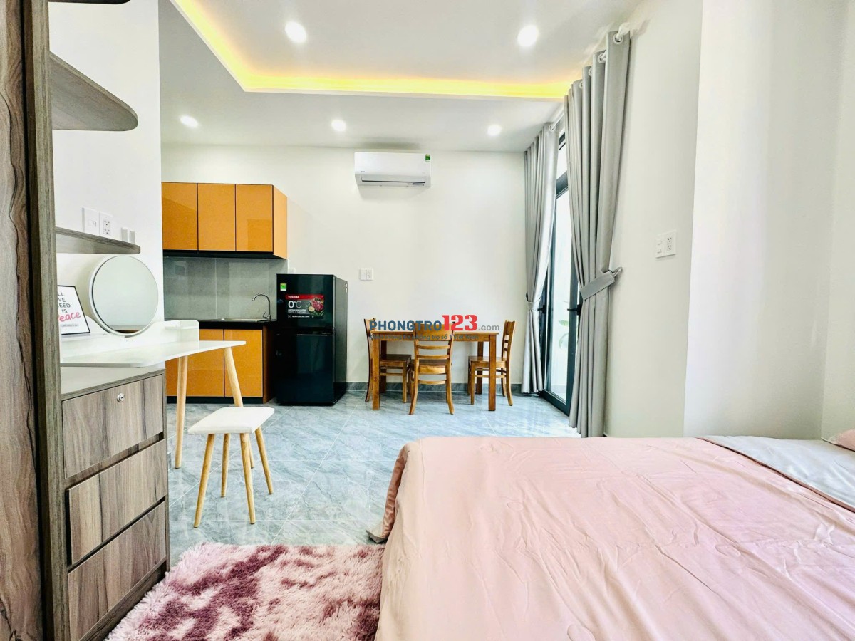 Cho thuê phòng ban công, cửa sổ trời thoáng, máy giặt riêng – Bình Thạnh gần UTH, FTU2, UEF & Q1