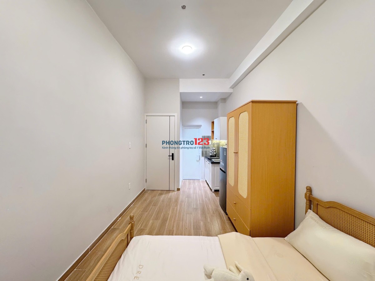 Khai trương nhà xây mới 100%, Studio ban công đón nắng cửa sổ trời thoáng tại Tô Hiệu gần Đầm Sen