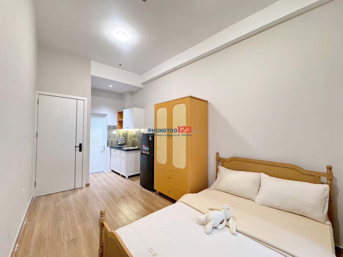 Khai trương nhà xây mới 100%, Studio ban công đón nắng cửa sổ trời thoáng tại Tô Hiệu gần Đầm Sen