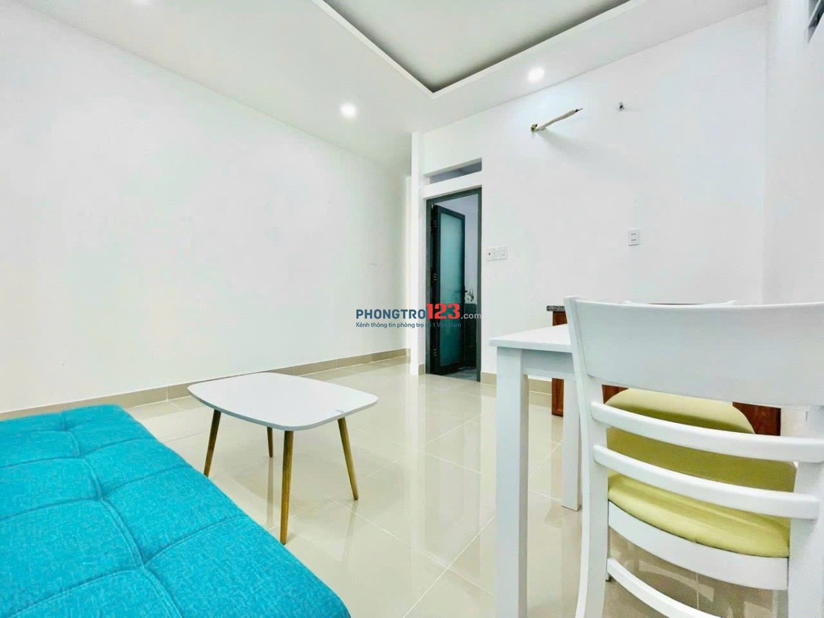 Cho thuê căn hộ ban công gần ngã tư Phú Nhuận, khu Phan Xích Long