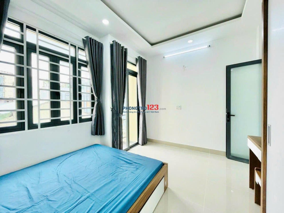 Cho thuê căn hộ ban công gần ngã tư Phú Nhuận, khu Phan Xích Long