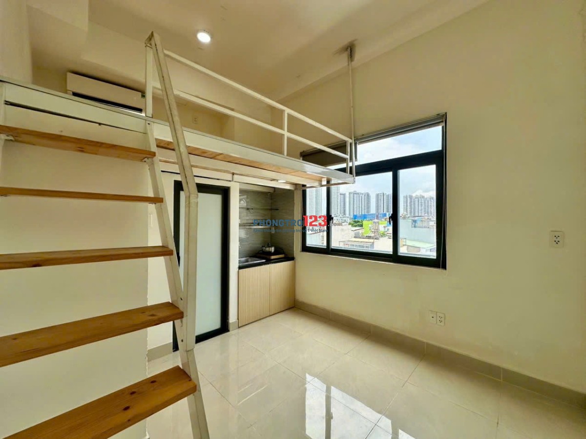 Gác lửng cửa sổ thoáng tòa nhà sạch đẹp - Phan Văn Hân gần chợ Thị Nghè