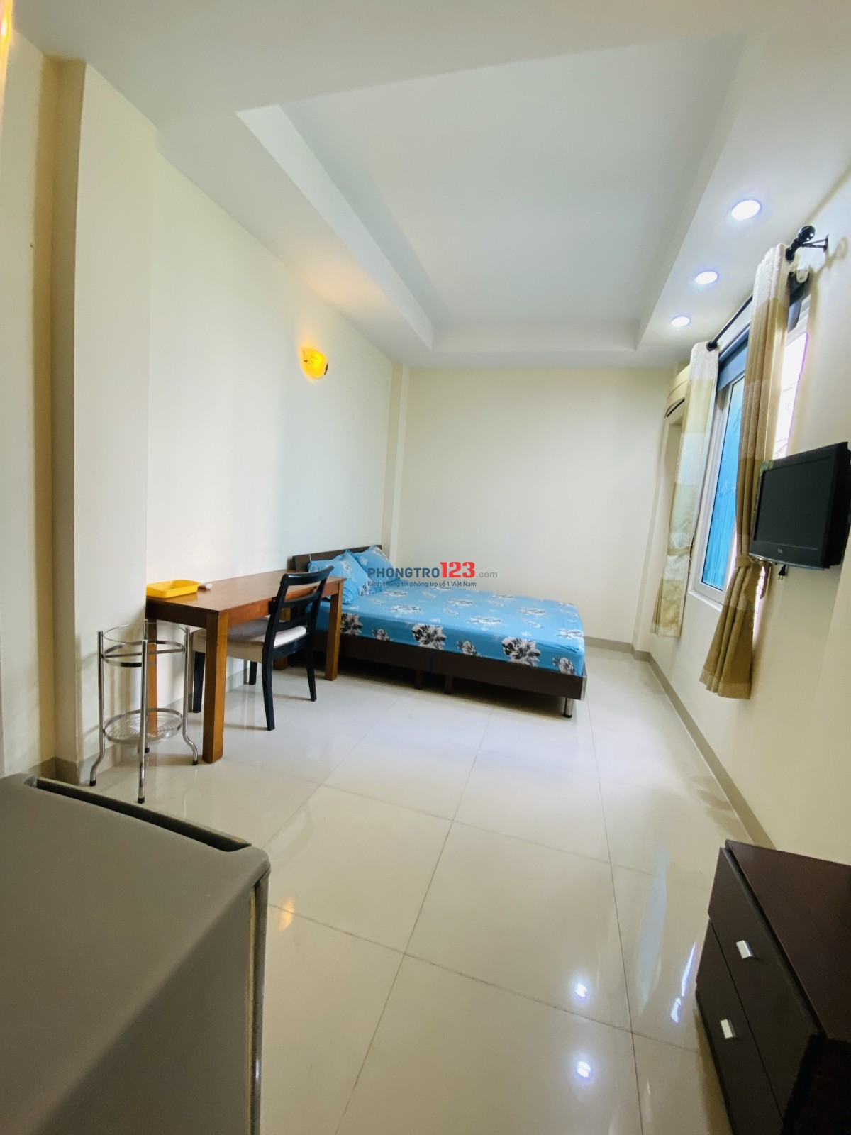 Phòng đầy đủ tiện nghi. ĐC: 18A/17. Gần Đài truyền hình và trường Khoa Học Xã Hội & Nhân Văn 200 mét
