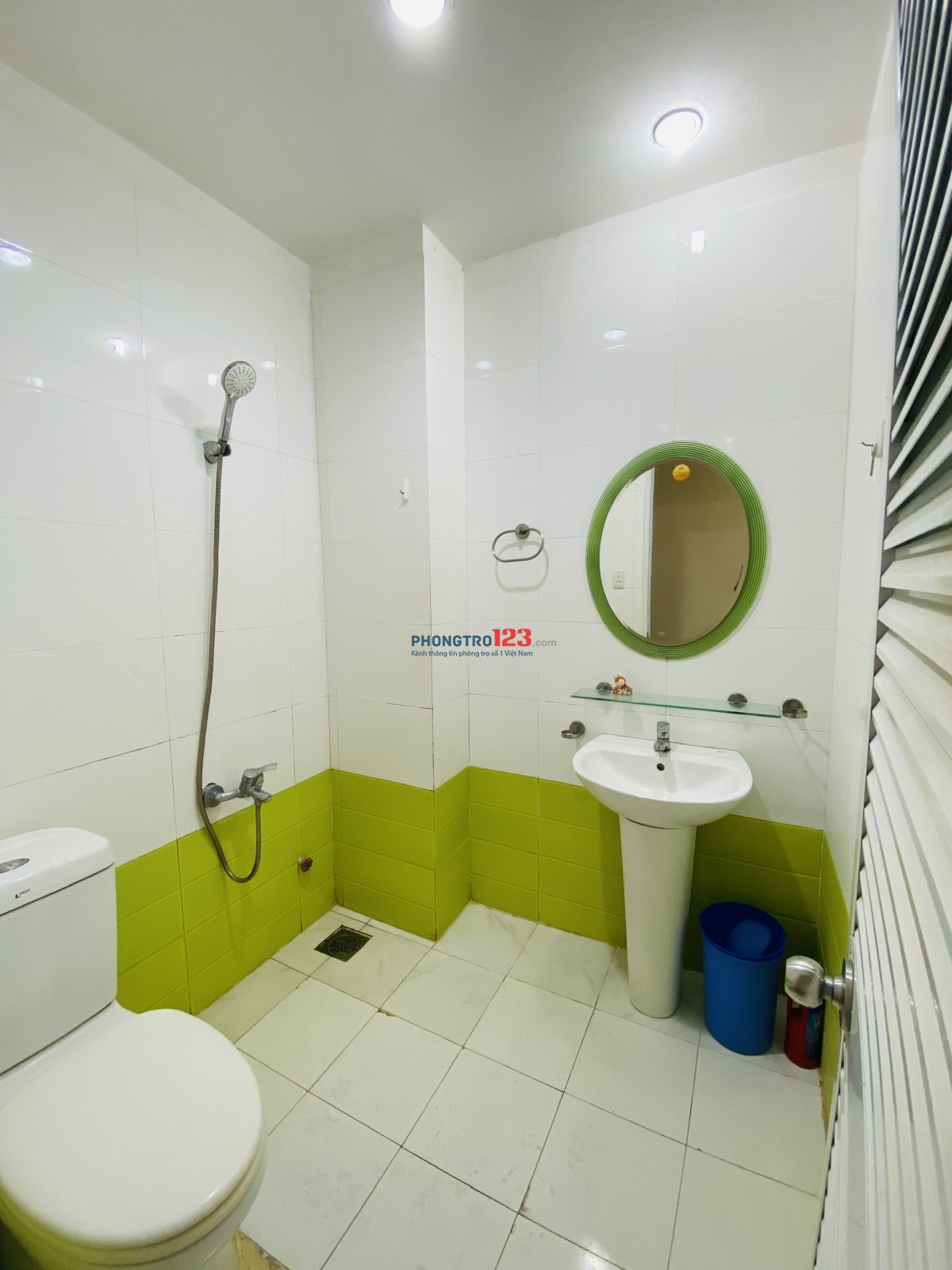 Phòng đầy đủ tiện nghi. ĐC: 18A/17. Gần Đài truyền hình và trường Khoa Học Xã Hội & Nhân Văn 200 mét