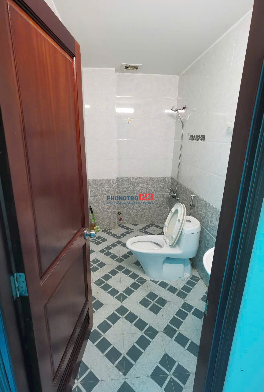 Cho nhà riêng khu Phan Xích Long, 2p ngủ, nội thất giá 14tr/tháng