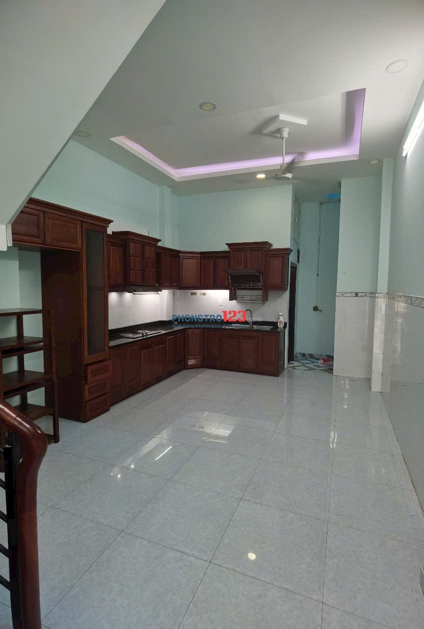 Cho nhà riêng khu Phan Xích Long, 2p ngủ, nội thất giá 14tr/tháng