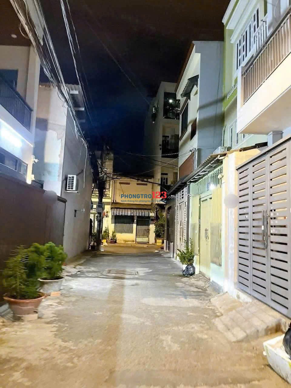Cho nhà riêng khu Phan Xích Long, 2p ngủ, nội thất giá 14tr/tháng