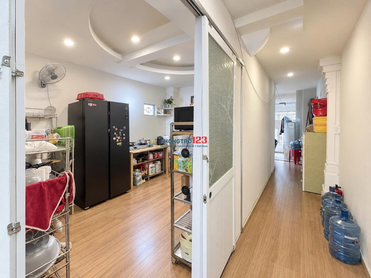 SANG LẠI MẶT BẰNG SIUU RỘNG CÓ 1PN Ở LẠI NHÀ VỆ SINH KHÉP KÍN NGAY P14-TÂN BÌNH