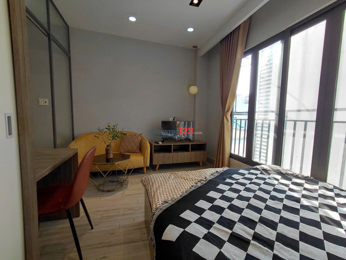 PHÒNG MỚI 40m2 BAN CÔNG THOÁNG SIÊU ĐẸP FULL NỘI THẤT GIÁP QUẬN 1- HỒ VĂN HUÊ, PHÚ NHUẬN