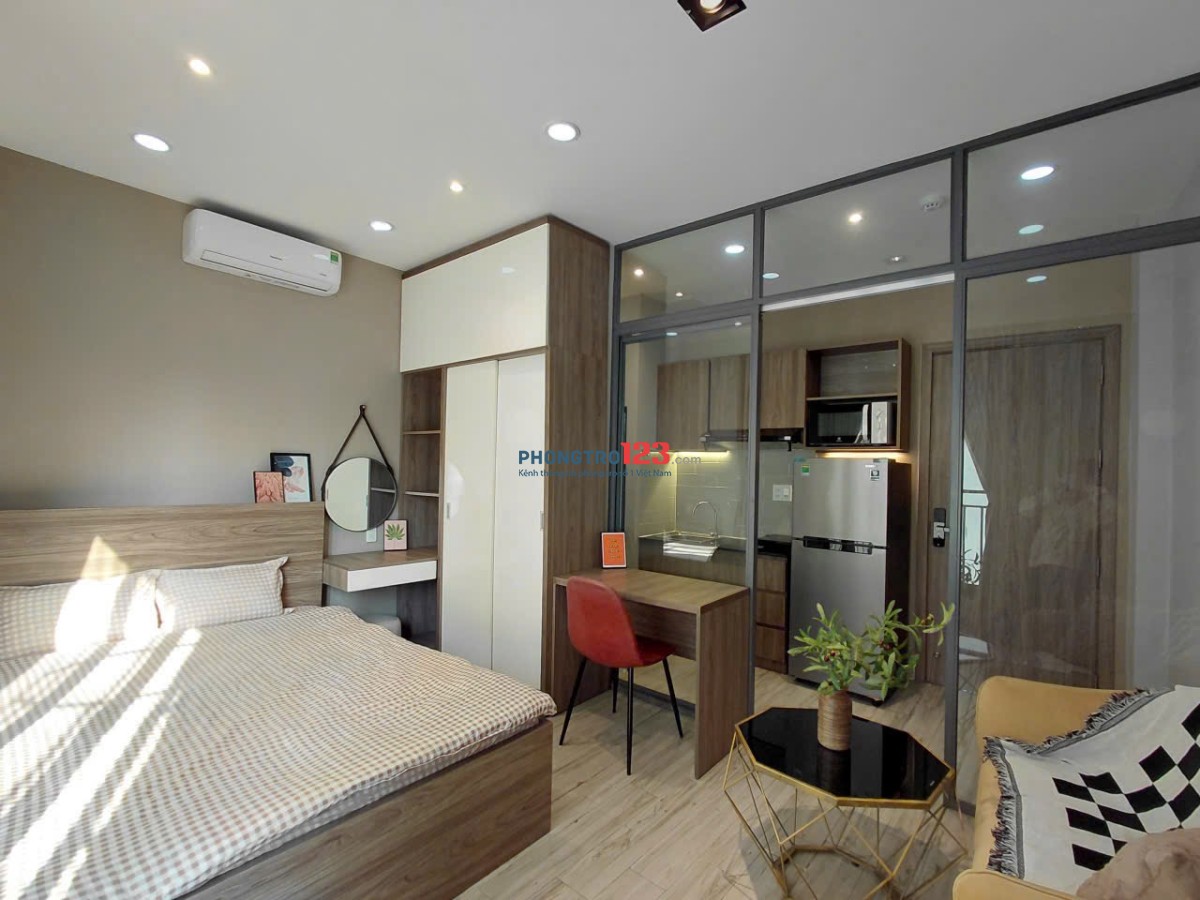 PHÒNG MỚI 40m2 BAN CÔNG THOÁNG SIÊU ĐẸP FULL NỘI THẤT GIÁP QUẬN 1- HỒ VĂN HUÊ, PHÚ NHUẬN