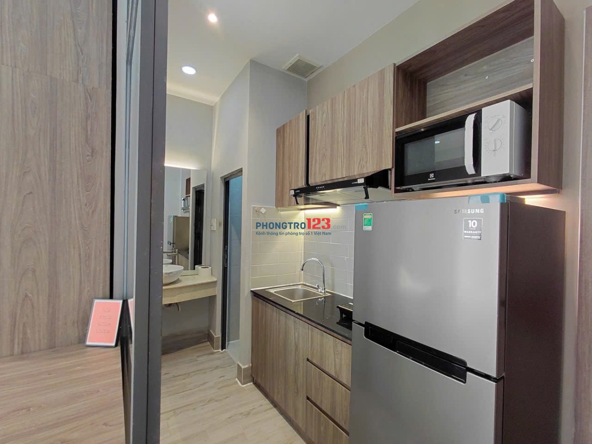 PHÒNG MỚI 40m2 BAN CÔNG THOÁNG SIÊU ĐẸP FULL NỘI THẤT GIÁP QUẬN 1- HỒ VĂN HUÊ, PHÚ NHUẬN