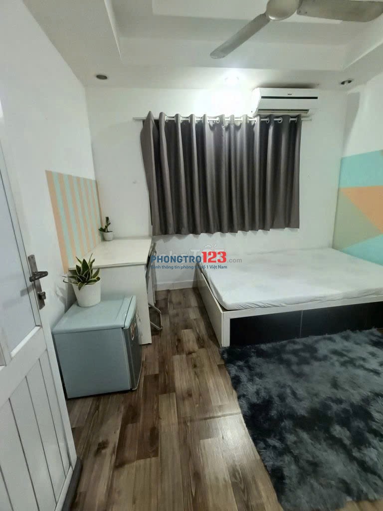 B04 4tr P.cửa sổ Trần Quang Diệu Q3, máy lạnh máy nước nóng, bàn ghế giường tủ gương lớn nội thất đủ