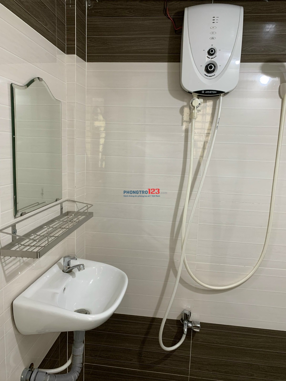 CHÍNH CHỦ CHO THUÊ NHÀ TRỌ 1 TRỆT+1 LẦU CÓ BAN CÔNG RIÊNG