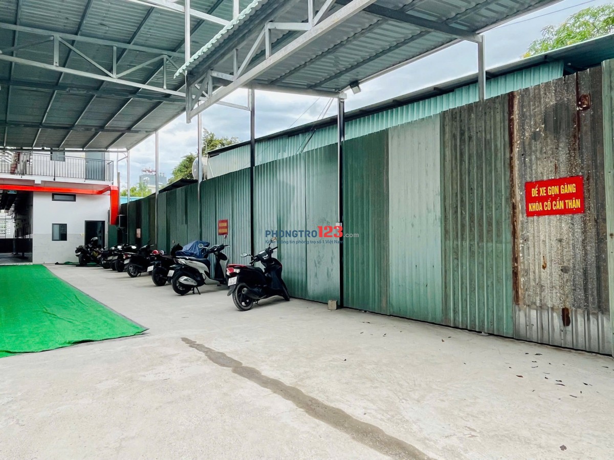 Phòng cửa sổ trời full nội thất