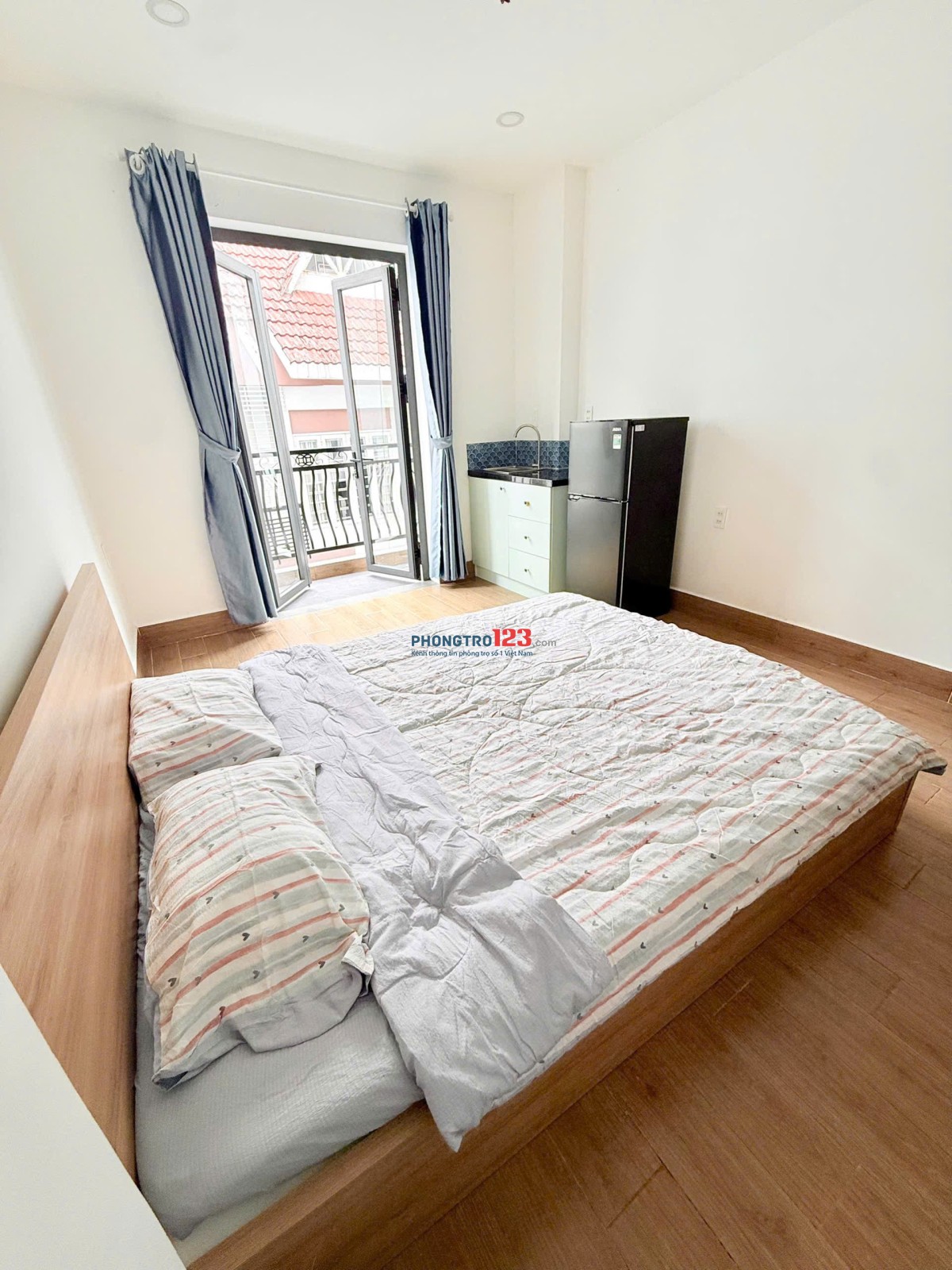Cho thuê phòng ban công rộng, siêu thoáng, full nội thất – Phan Xích Long, Phú Nhuận gần Q1 & Q3