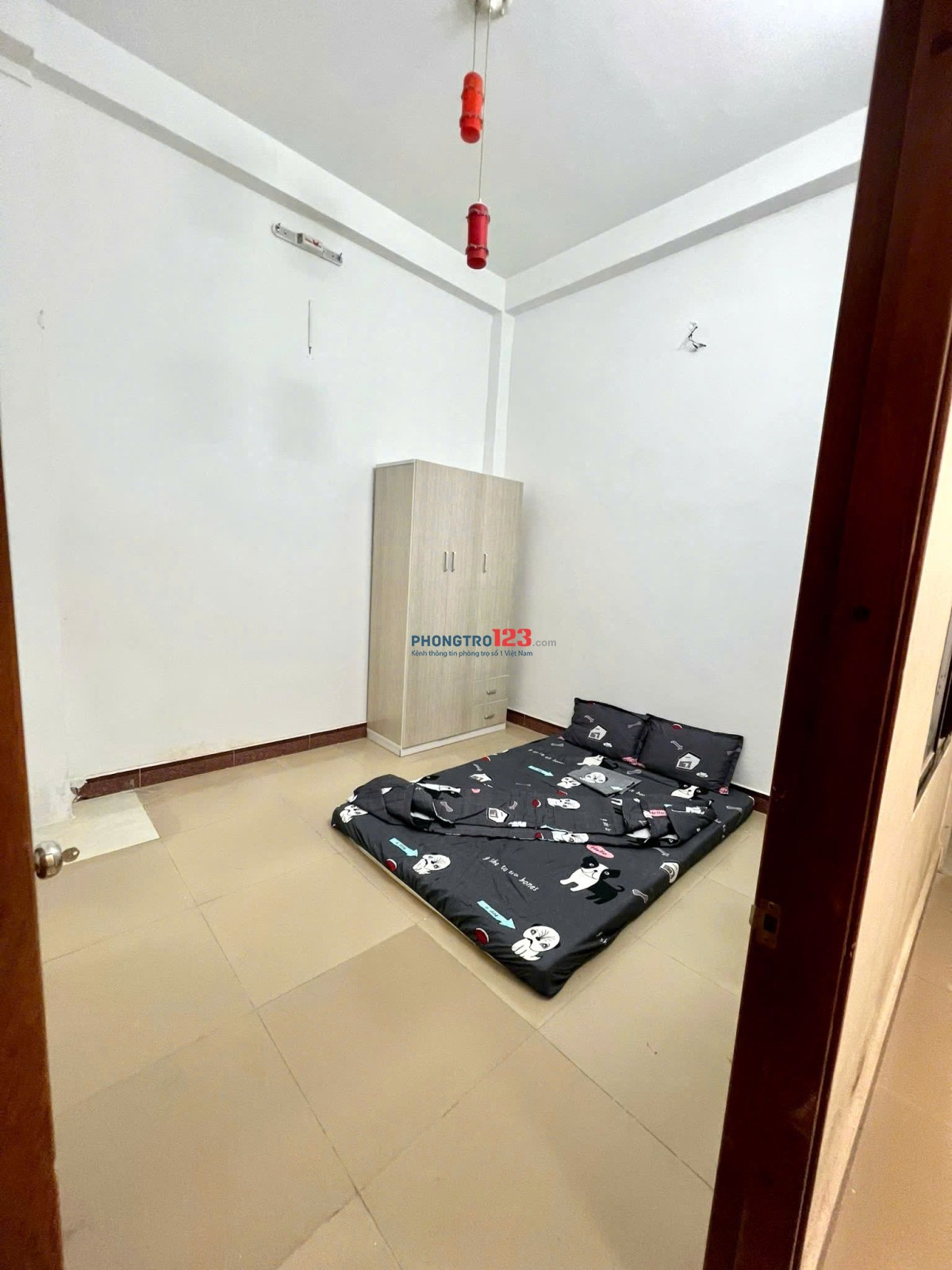 Phòng máy lạnh trệt tách bếp giá 2tr6 trống sẵn