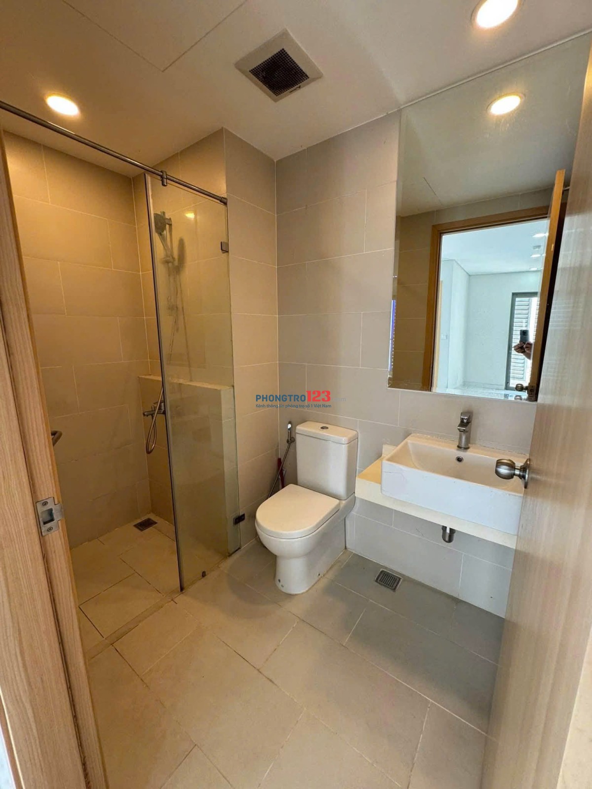 117m2, căn góc, 3PN, Chung cư Oriental Plaza -Tân Phú giá thuê 13 tr/th