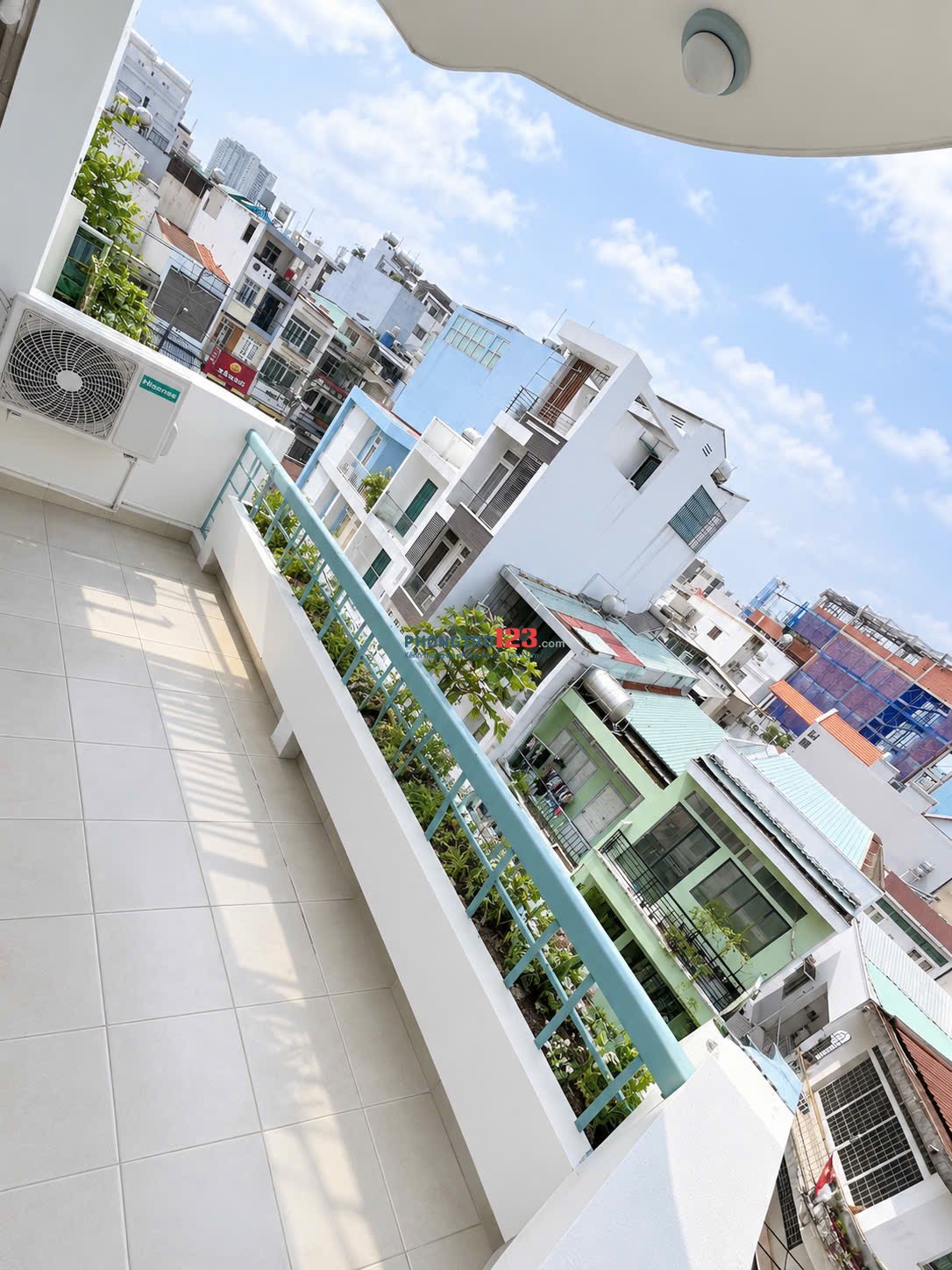 Cho thuê phòng ban công 35m2, máy giặt riêng Bình Thạnh gần ngã tư hàng xanh, tiện Quận 1, Phú Nhuận