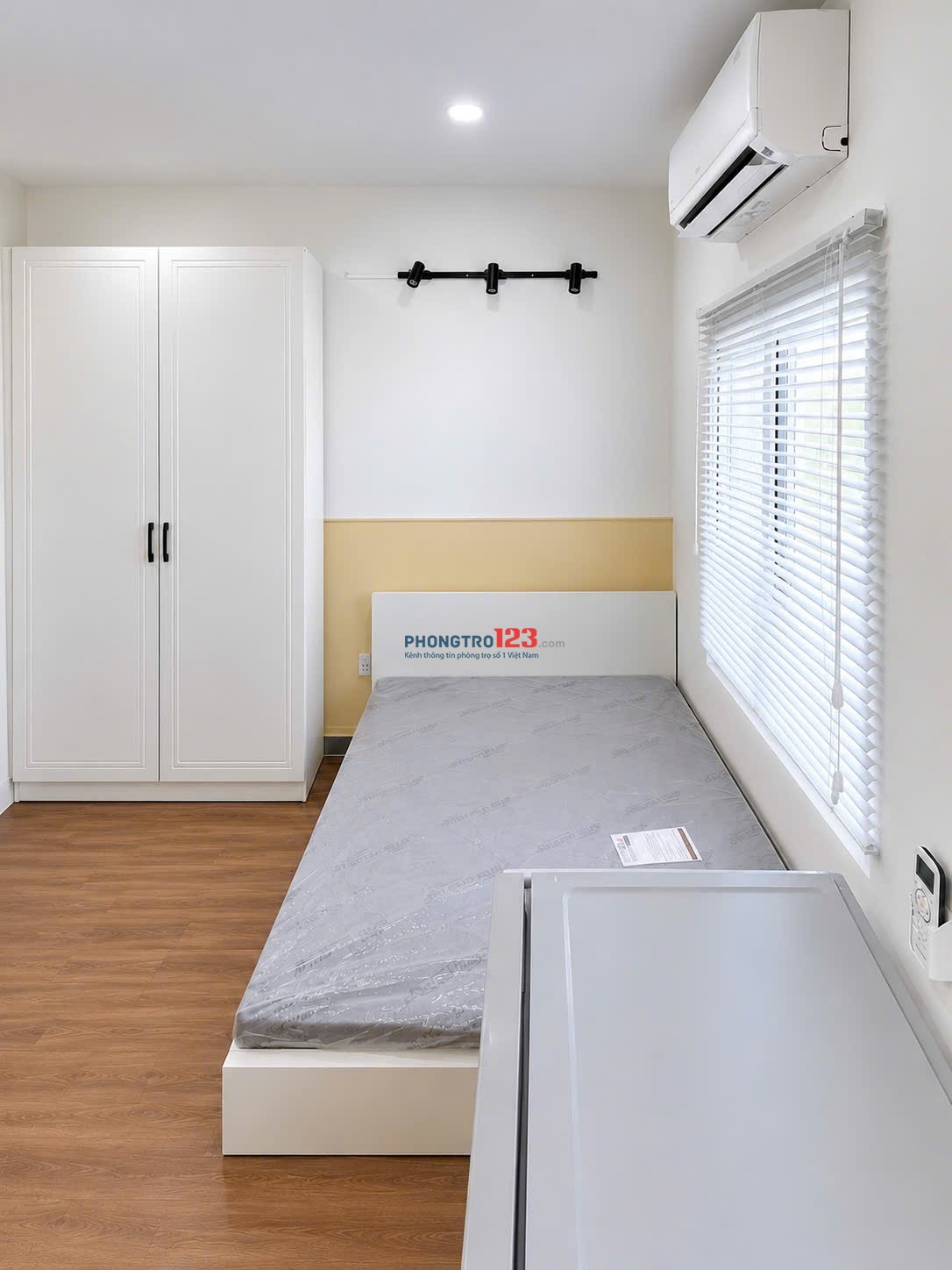 Cho thuê phòng ban công 35m2, máy giặt riêng Bình Thạnh gần ngã tư hàng xanh, tiện Quận 1, Phú Nhuận
