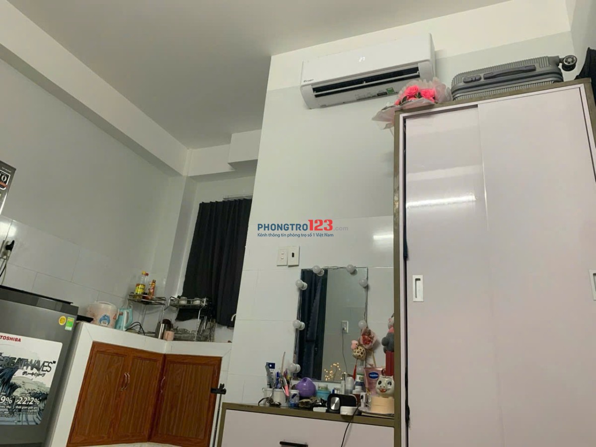 Dạ em xin phép pass phòng để về quê ở ạ