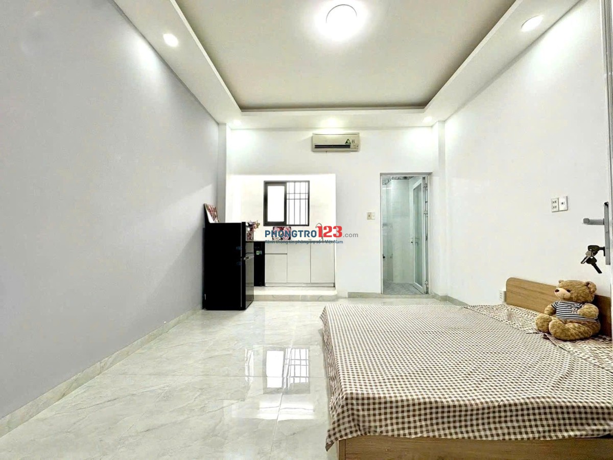 Tiện Ích Tòa NhàThang máyKhóa vân tayChỗ giữ xe điệnSân phơi: Chung