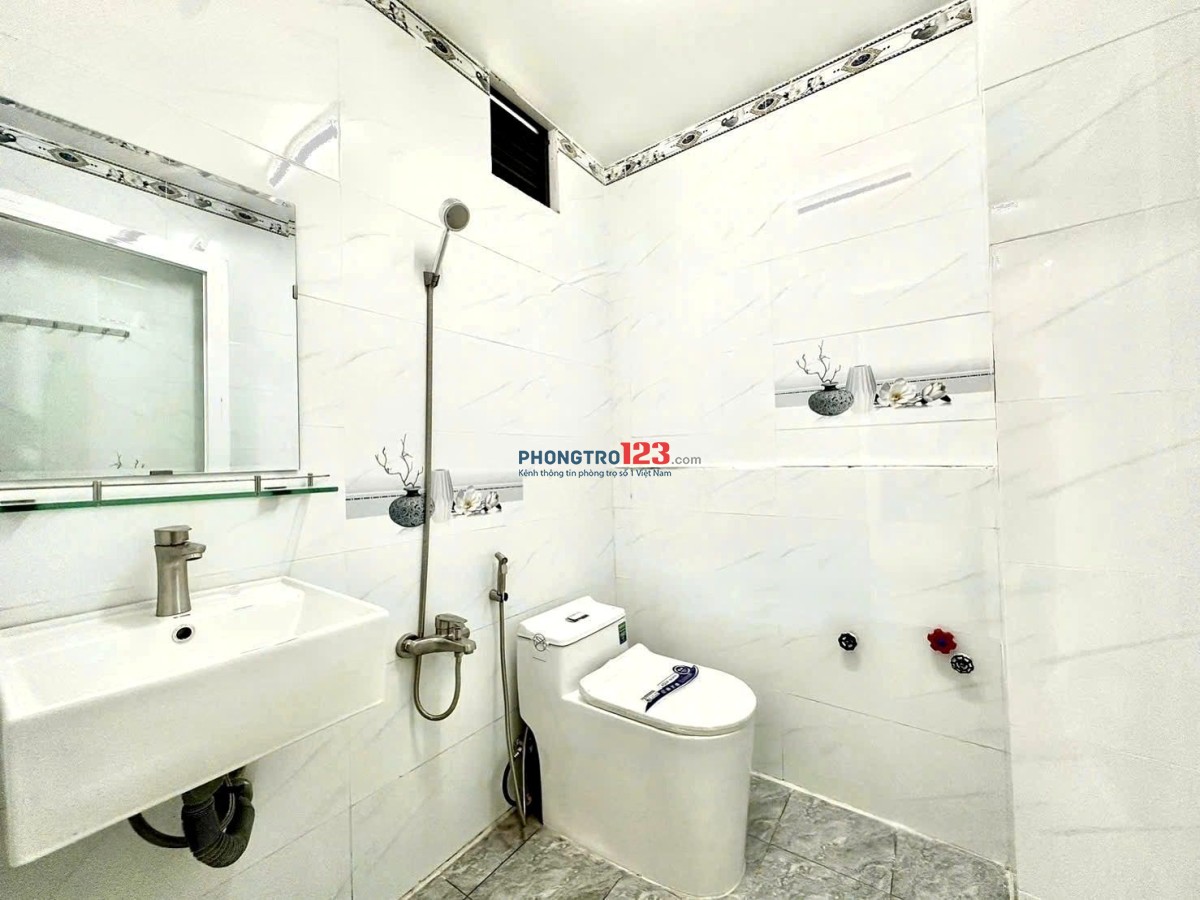 Tiện Ích Tòa NhàThang máyKhóa vân tayChỗ giữ xe điệnSân phơi: Chung
