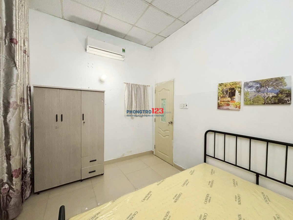 Nhà riêng 1/Phan Đình Phùng (98,2m2) có sẵn nội thất, 2PN, ban công, giá 14.5tr/th
