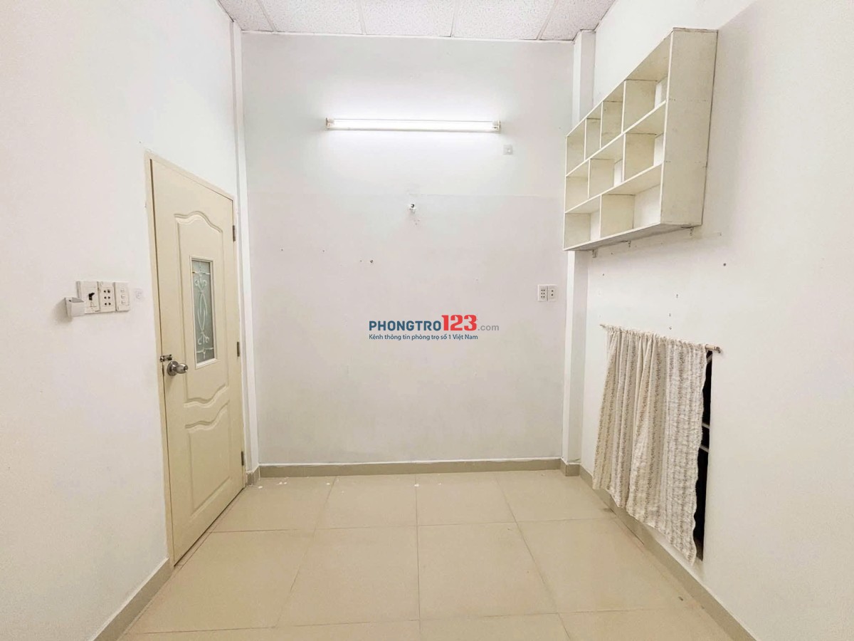 Nhà riêng 1/Phan Đình Phùng (98,2m2) có sẵn nội thất, 2PN, ban công, giá 14.5tr/th