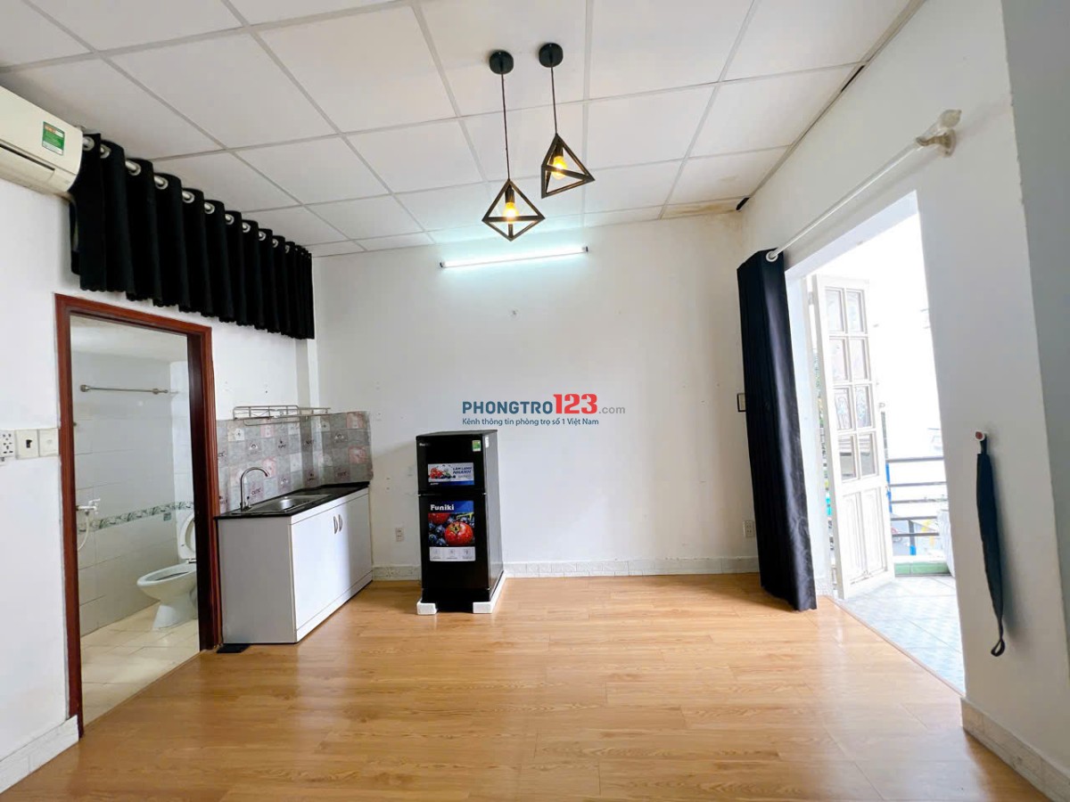CHO THUÊ PHÒNG RỘNG CÓ BAN CÔNG THOÁNG MÁT FULL NỘI THẤT ĐƯỜNG ĐINH BỘ LĨNH QUẬN BÌNH THẠNH, SÁT Q1