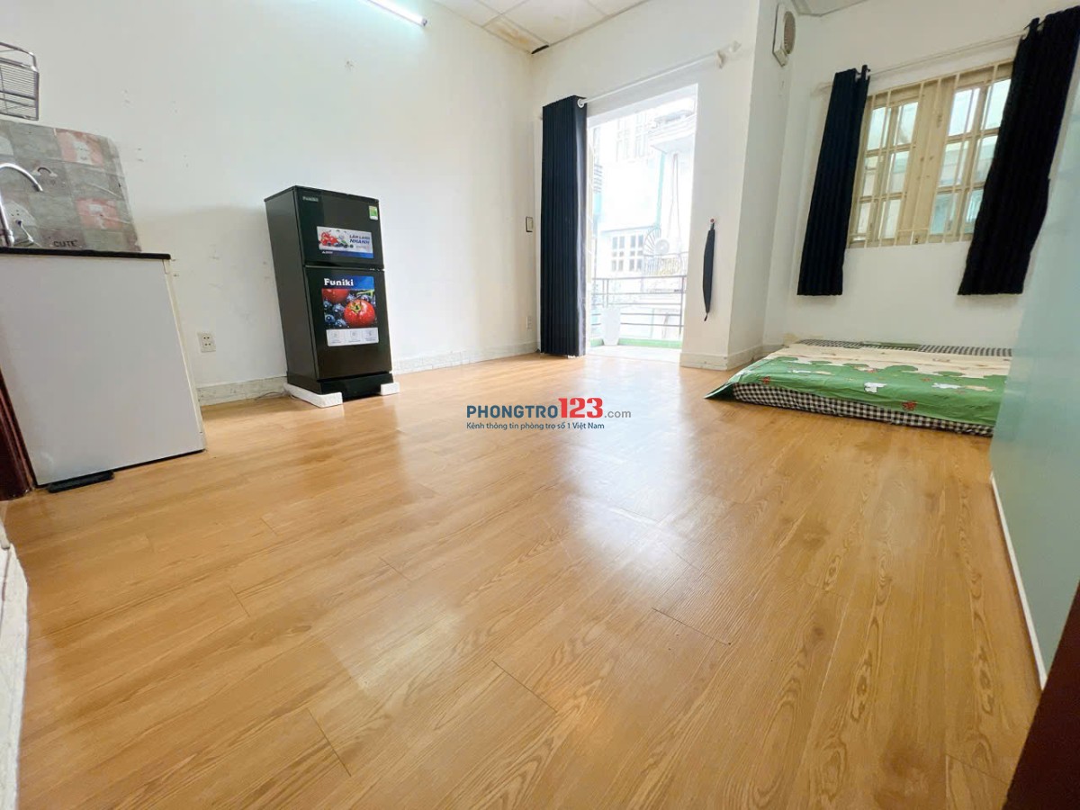 CHO THUÊ PHÒNG RỘNG CÓ BAN CÔNG THOÁNG MÁT FULL NỘI THẤT ĐƯỜNG ĐINH BỘ LĨNH QUẬN BÌNH THẠNH, SÁT Q1