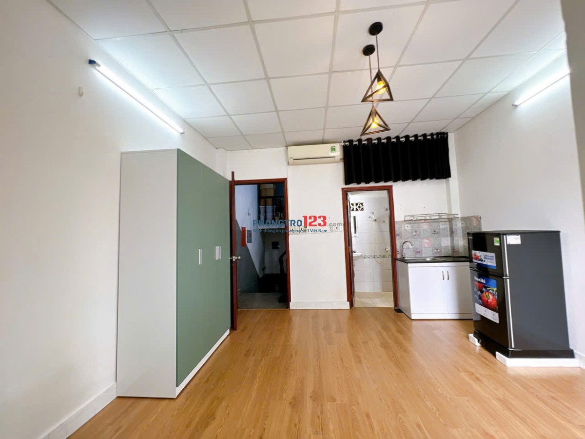 CHO THUÊ PHÒNG RỘNG CÓ BAN CÔNG THOÁNG MÁT FULL NỘI THẤT ĐƯỜNG ĐINH BỘ LĨNH QUẬN BÌNH THẠNH, SÁT Q1