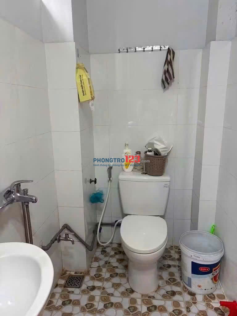 Nhà 1 trệt - 1 lầu có 2 phòng ngủ giá 10tr - hẻm số 6 đường số 3- Phú THọ
