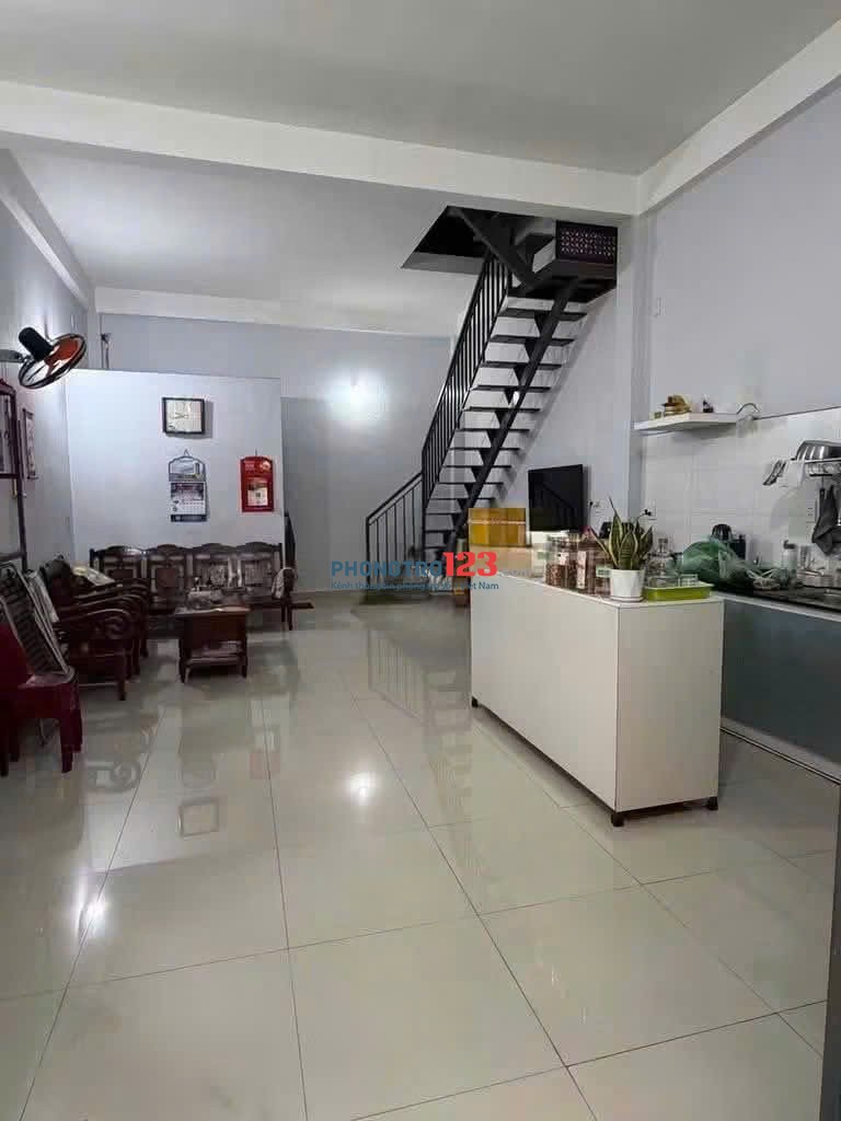 Nhà 1 trệt - 1 lầu có 2 phòng ngủ giá 10tr - hẻm số 6 đường số 3- Phú THọ