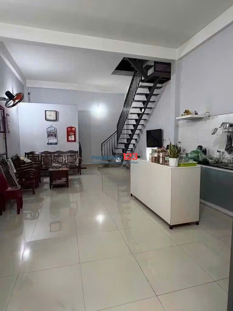 Nhà 1 trệt - 1 lầu có 2 phòng ngủ giá 10tr - hẻm số 6 đường số 3- Phú THọ