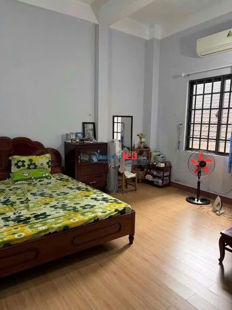 Nhà 1 trệt - 1 lầu có 2 phòng ngủ giá 10tr - hẻm số 6 đường số 3- Phú THọ