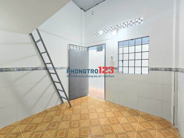 Phòng Mới - Dãy ít Phòng Chợ Việt Lập - Cầu Linh Xuân gần Đại Học Ngân Hàng - Giờ Tự Do