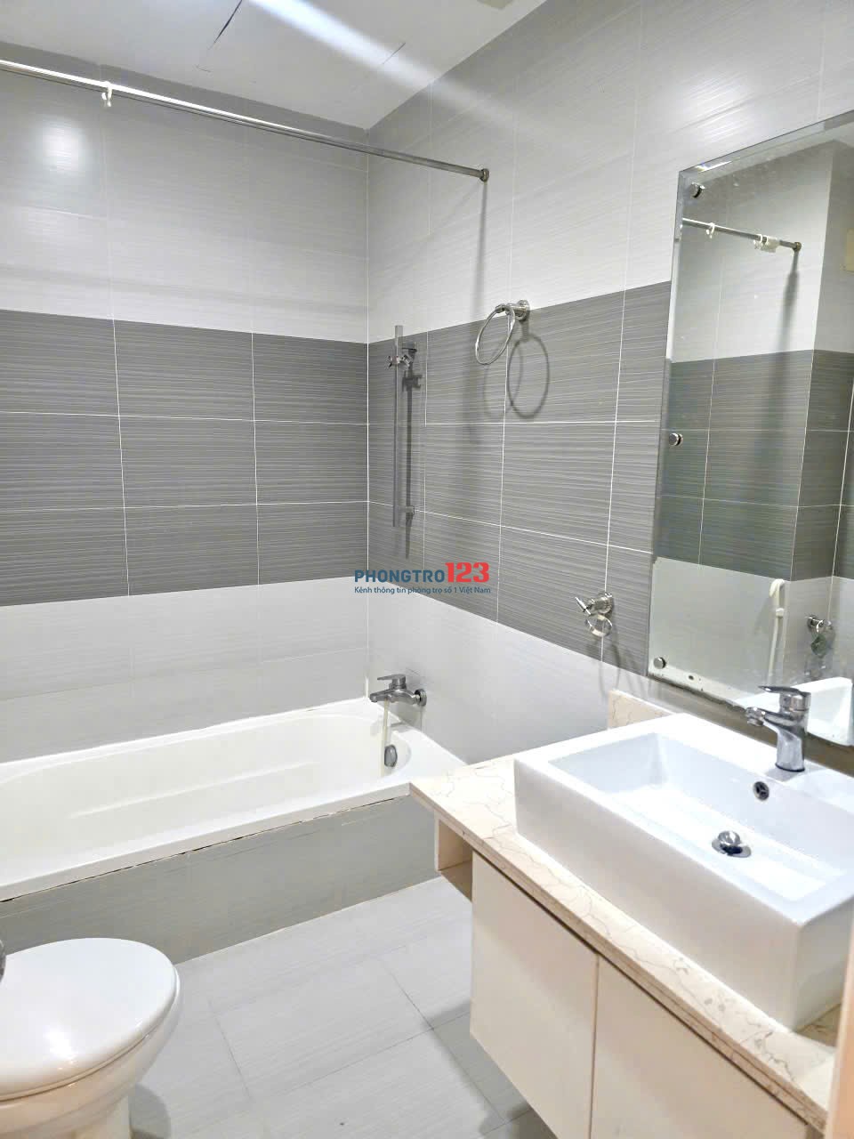Chung cư Khải Hoàn, 624 Lạc Long Quân cho thuê căn 3PN giá thuê 15tr/tháng
