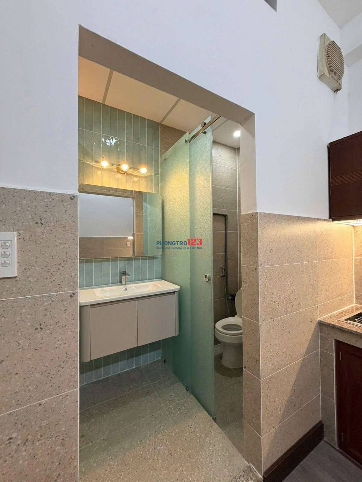 Chung cư Thang Bộ - Kênh Nhiêu Lộc, Quận 3, sẵn nội thất, 1PN, 42m2, giá 8 tr/th