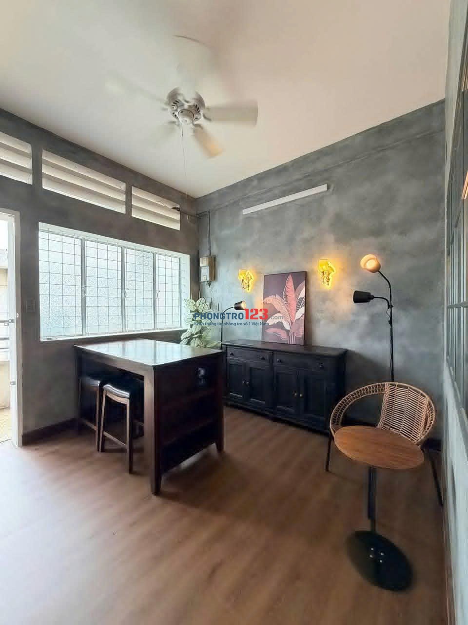 Chung cư Thang Bộ - Kênh Nhiêu Lộc, Quận 3, sẵn nội thất, 1PN, 42m2, giá 8 tr/th