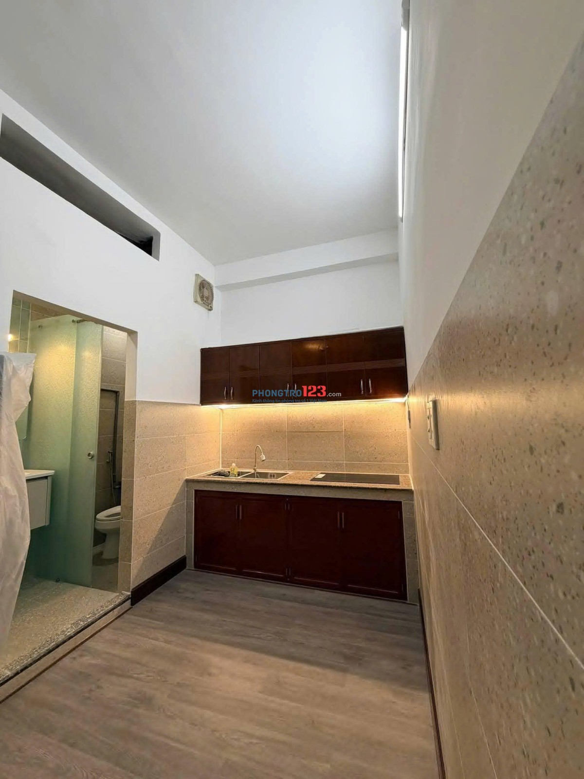 Chung cư Thang Bộ - Kênh Nhiêu Lộc, Quận 3, sẵn nội thất, 1PN, 42m2, giá 8 tr/th