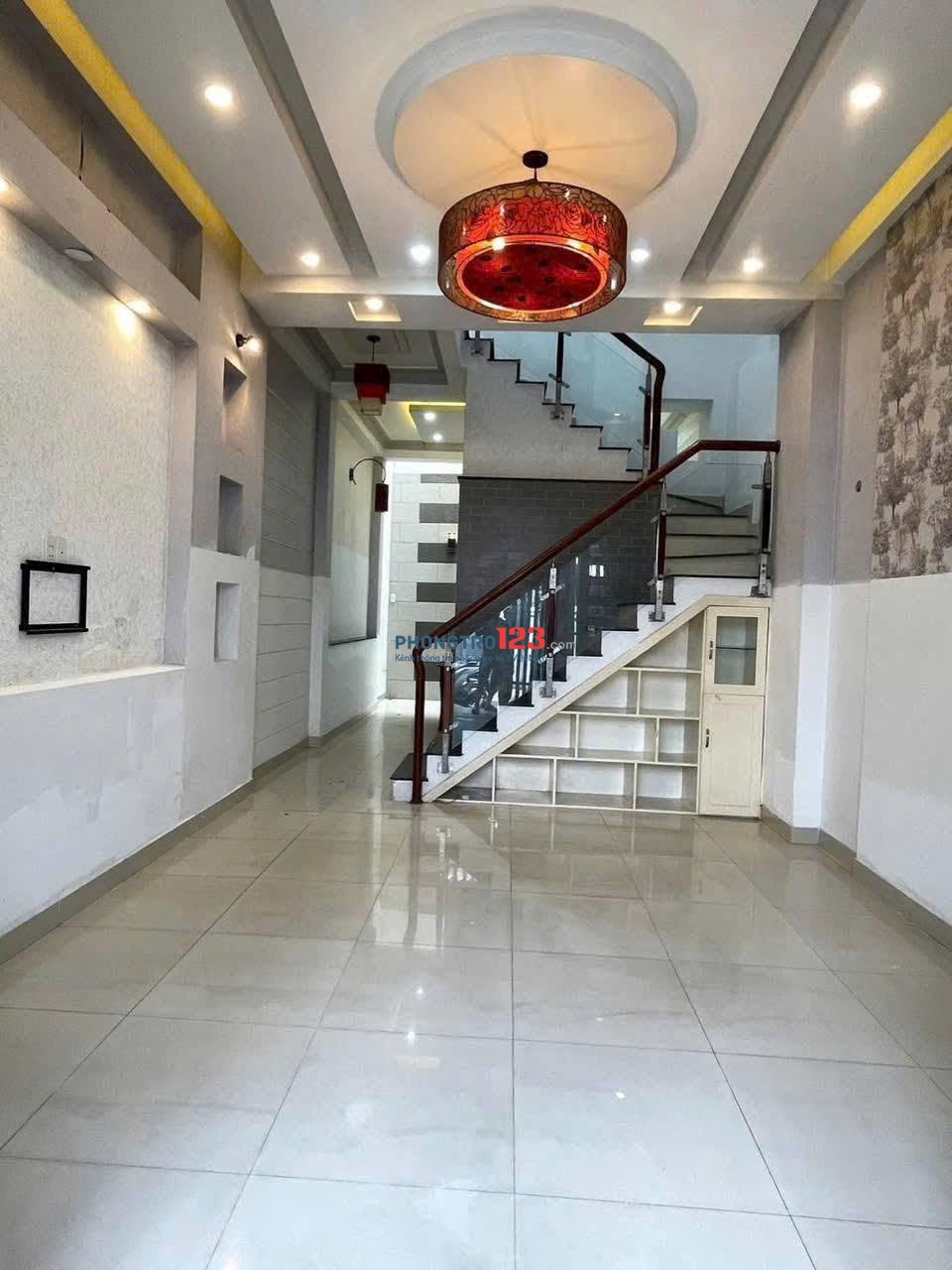 Cho thuê nhà Huỳnh Văn Bánh, 2PN (99.7m2) Sẵn nội thất , giá 14 tr/th
