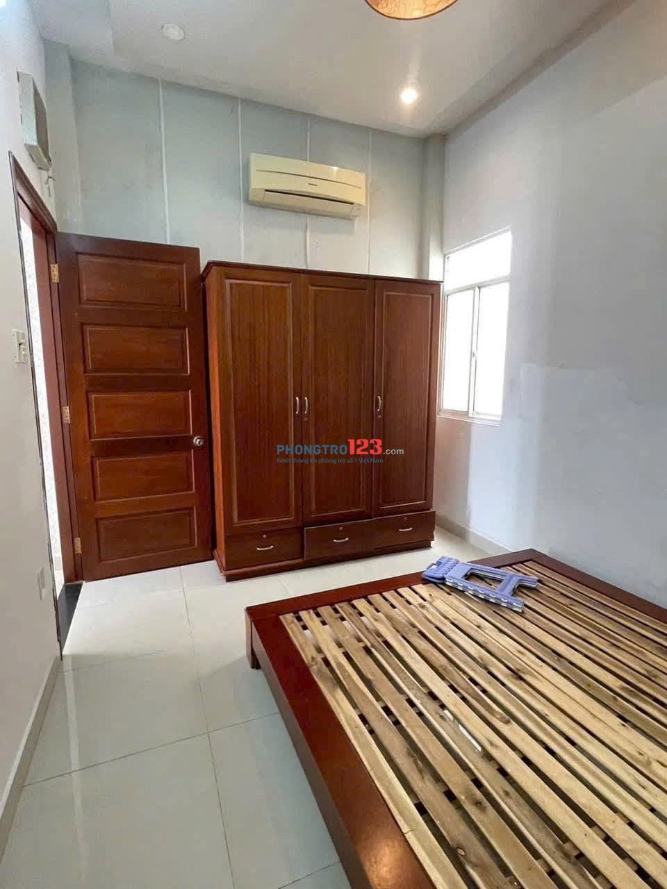 Cho thuê nhà Huỳnh Văn Bánh, 2PN (99.7m2) Sẵn nội thất , giá 14 tr/th