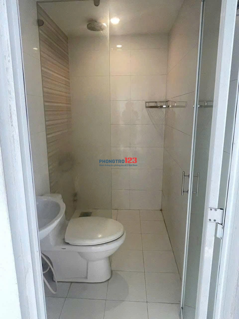 Cho thuê nhà Huỳnh Văn Bánh, 2PN (99.7m2) Sẵn nội thất , giá 14 tr/th