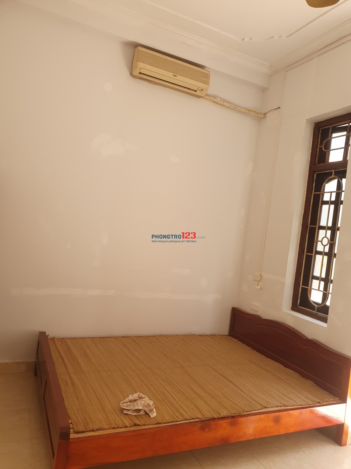 Có 2 phòng cho thuê :1 phòng tầng 3 và 1 phòng tầng 5, mỗi phòng 20m